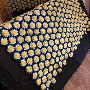 Antique 1970’s hand crocheted daisy blanket